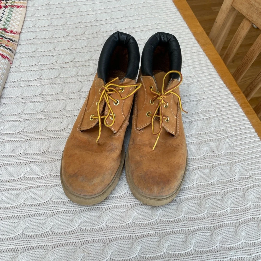 Timberland sz 4.5 tan wheat leather work boots. Pre-owned with scuffs/marks